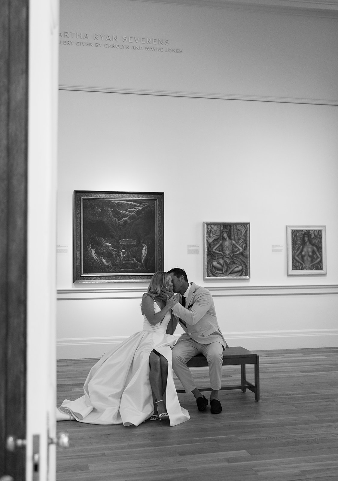 Bride and groom sharing a kiss at Gibbes Museum of Art.